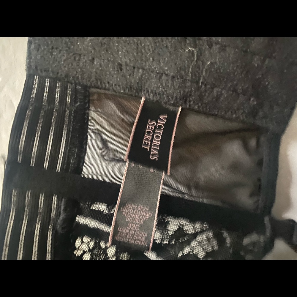 Victoria’s Secret Very Sexy Lined Plunge Bra - Picture 6 of 6